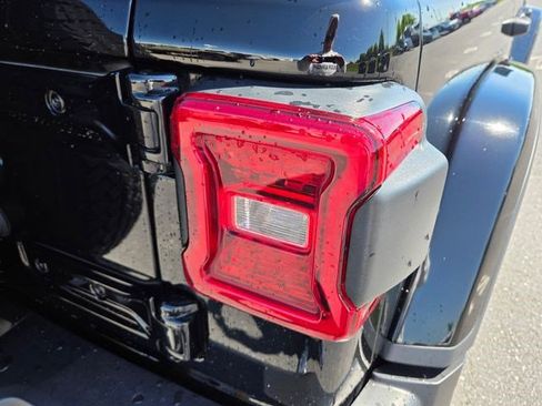 Certified 2022 Jeep Wrangler Unlimited Sahara AWD/4WD image 14