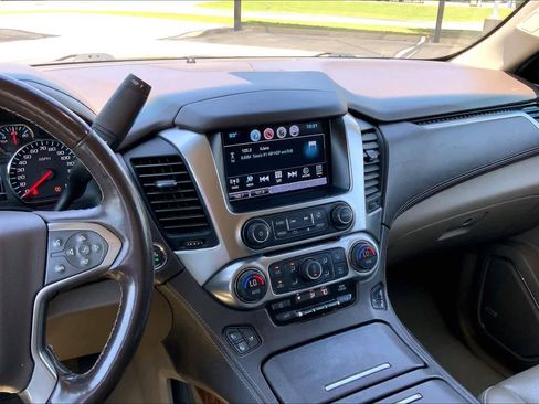 Used 2020 Chevrolet Suburban Premier AWD/4WD image 7