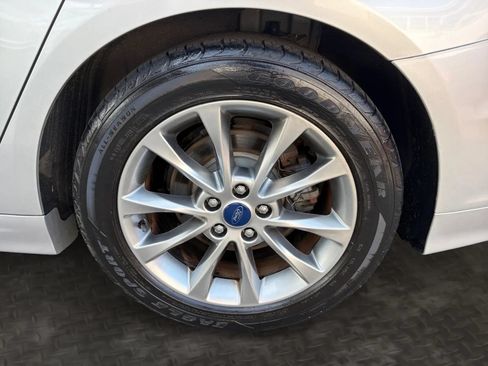 Used 2017 Ford Fusion SE FWD image 38