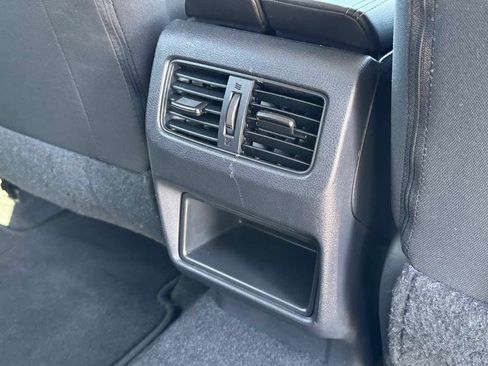 Used 2022 Nissan Rogue S FWD image 18
