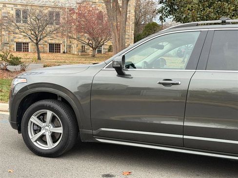 Used 2018 Volvo XC90 T5 Momentum w/ Momentum Plus Package image 10