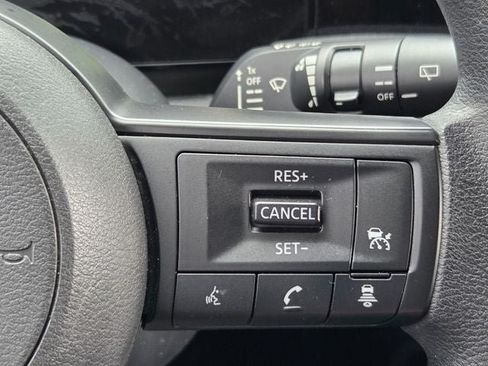 Used 2025 Nissan Kicks SV FWD image 30