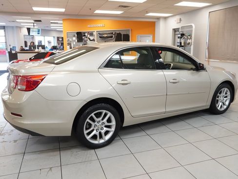 Used 2015 Chevrolet Malibu LT w/ Power Convenience Package FWD image 10