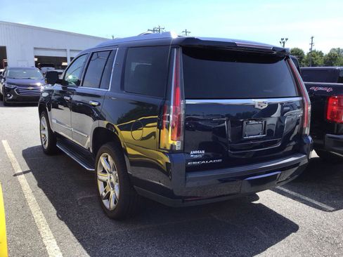 Used 2020 Cadillac Escalade Luxury RWD image 3