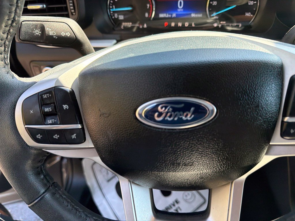 Used 2024 Ford Explorer XLT RWD image 18