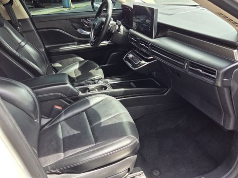 Used 2023 Lincoln Corsair Reserve FWD image 11