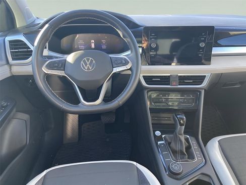 Used 2025 Volkswagen Taos SE w/ Panoramic Sunroof Package image 25