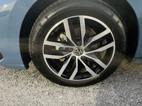 Used 2025 Volkswagen Jetta SE image 29