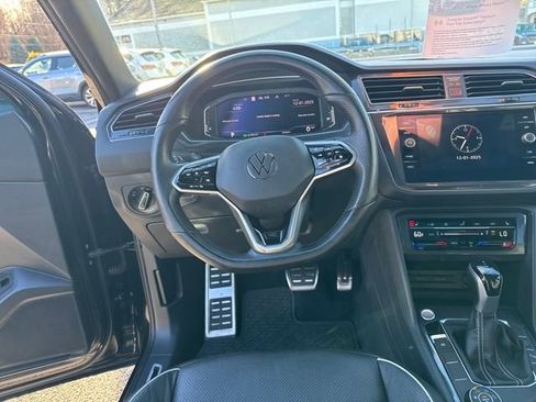 Certified 2022 Volkswagen Tiguan SEL R-Line image 17