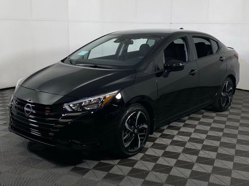 New 2025 Nissan Versa SR w/ Trunk Package FWD image 3