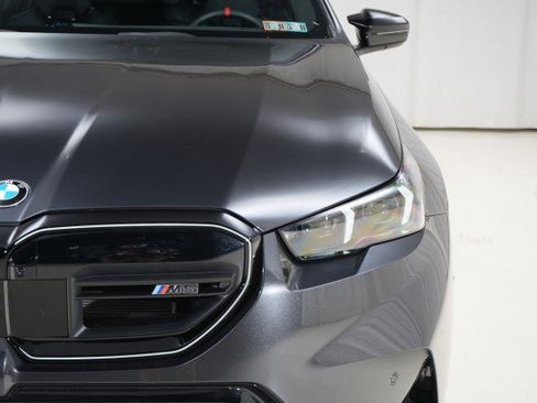 Used 2025 BMW M5 w/ Executive Package image 7