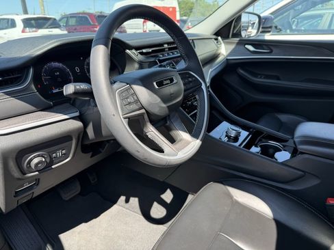 Used 2023 Jeep Grand Cherokee L Limited AWD/4WD image 10