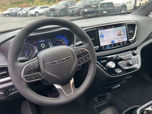 New 2026 Chrysler Pacifica Select image 49
