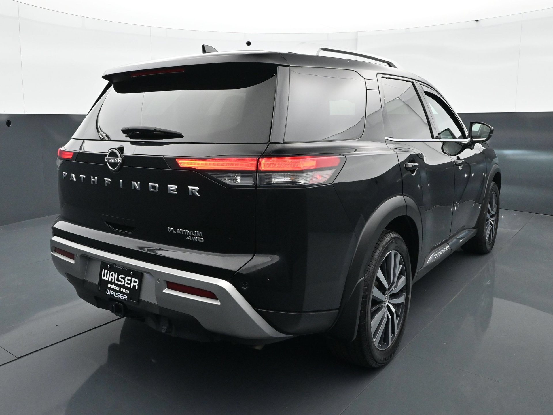 Used 2022 Nissan Pathfinder Platinum AWD/4WD image 6