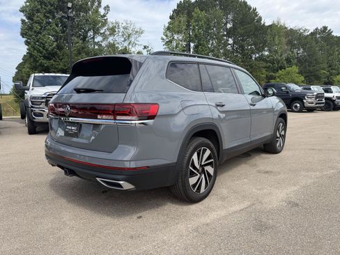 Used 2025 Volkswagen Atlas SE FWD image 6