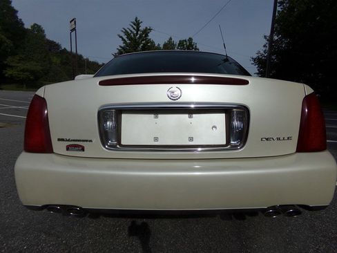 Used 2003 Cadillac De Ville Sedan w/ Comfort & Convenience Package image 11