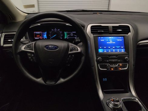 Used 2020 Ford Fusion SE FWD image 22