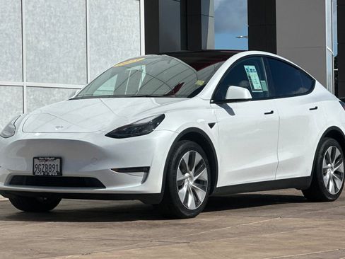 Used 2023 Tesla Model Y Long Range image 8