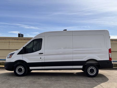 New 2026 Ford Transit 250 148 Medium Roof w/ Load Area Protection Package RWD image 38