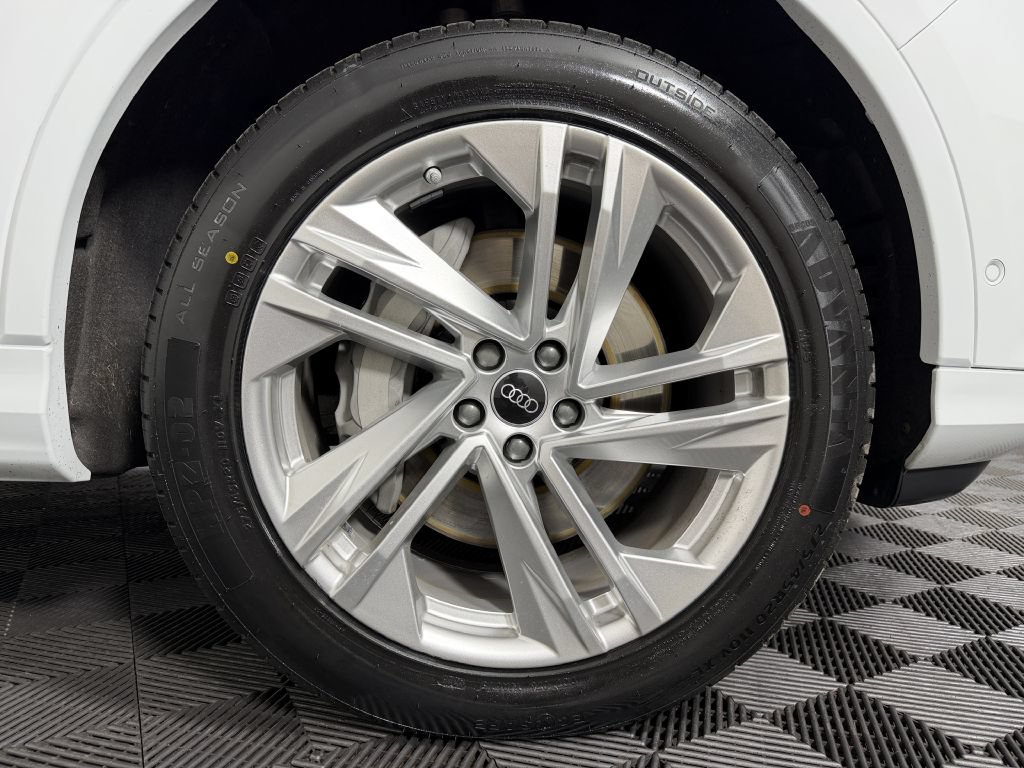Used 2023 Audi Q7 3.0T Premium AWD/4WD image 59