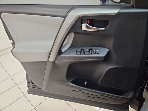Used 2018 Toyota RAV4 XLE FWD image 15