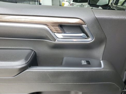 Used 2024 Chevrolet Silverado 1500 LT Trail Boss w/ LT Trail Boss Premium Package AWD/4WD image 16
