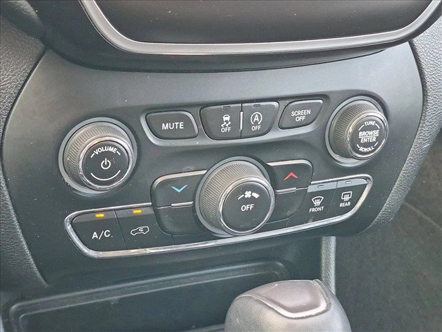 Used 2021 Jeep Cherokee Latitude Plus FWD image 24