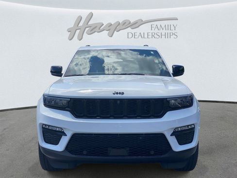 Used 2025 Jeep Grand Cherokee Limited w/ Luxury Tech Group II RWD image 11
