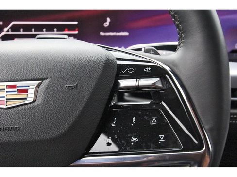 Used 2025 Cadillac Escalade ESV Sport AWD/4WD image 17