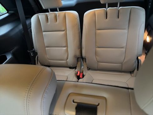 Used 2018 Ford Explorer XLT w/ Equipment Group 202A image 22