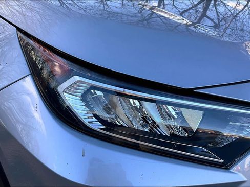 Used 2021 Toyota RAV4 XLE w/ Carpet Mat Package (TMS) image 25