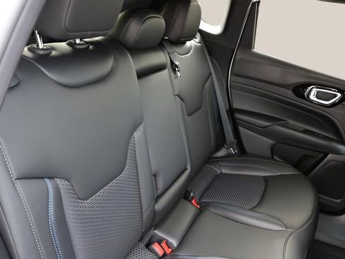 New 2026 Jeep Compass Latitude image 17