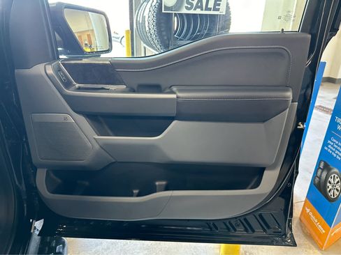 Used 2025 Ford F150 Lightning Flash AWD/4WD image 32