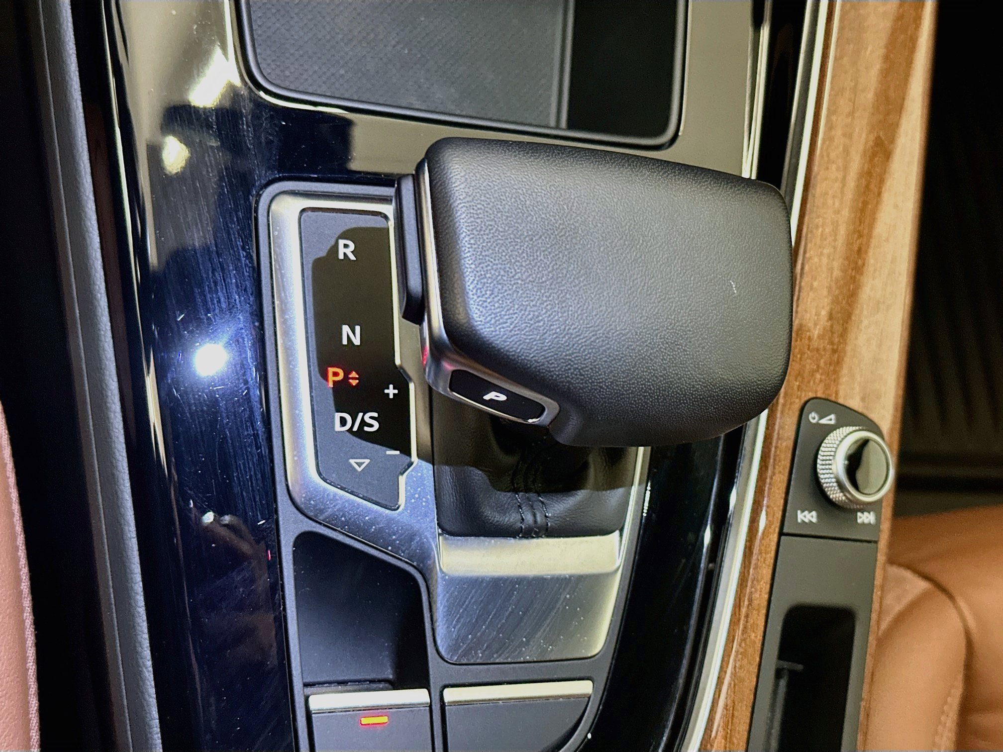 Used 2023 Audi A4 2.0T Premium w/ Convenience Package AWD/4WD image 25