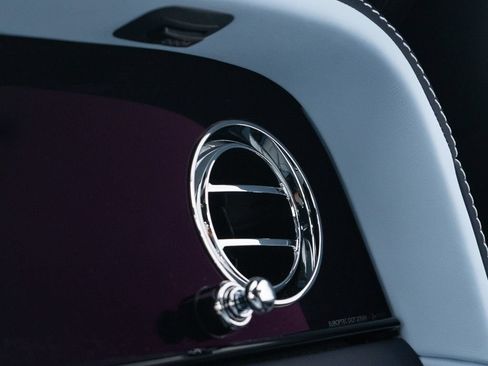 Certified 2025 Rolls-Royce Cullinan AWD/4WD image 49