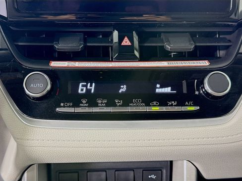Used 2024 Toyota Corolla Cross LE FWD image 17