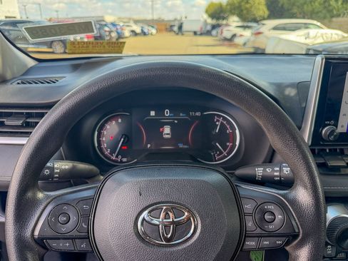 Used 2025 Toyota RAV4 LE AWD/4WD image 12