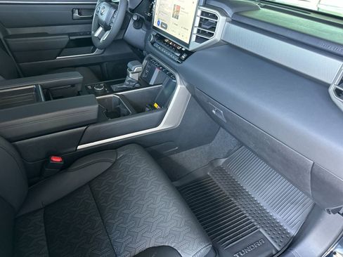 Used 2025 Toyota Tundra Limited AWD/4WD image 16