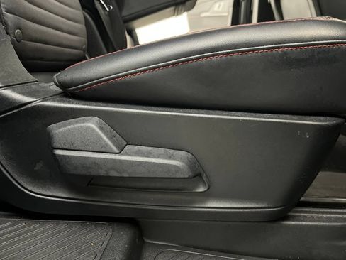 Used 2025 Ford Explorer ST-Line w/ ST-Line Street Pack AWD/4WD image 19