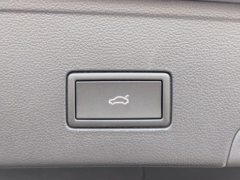 New 2026 Volkswagen Atlas Cross Sport SE image 31