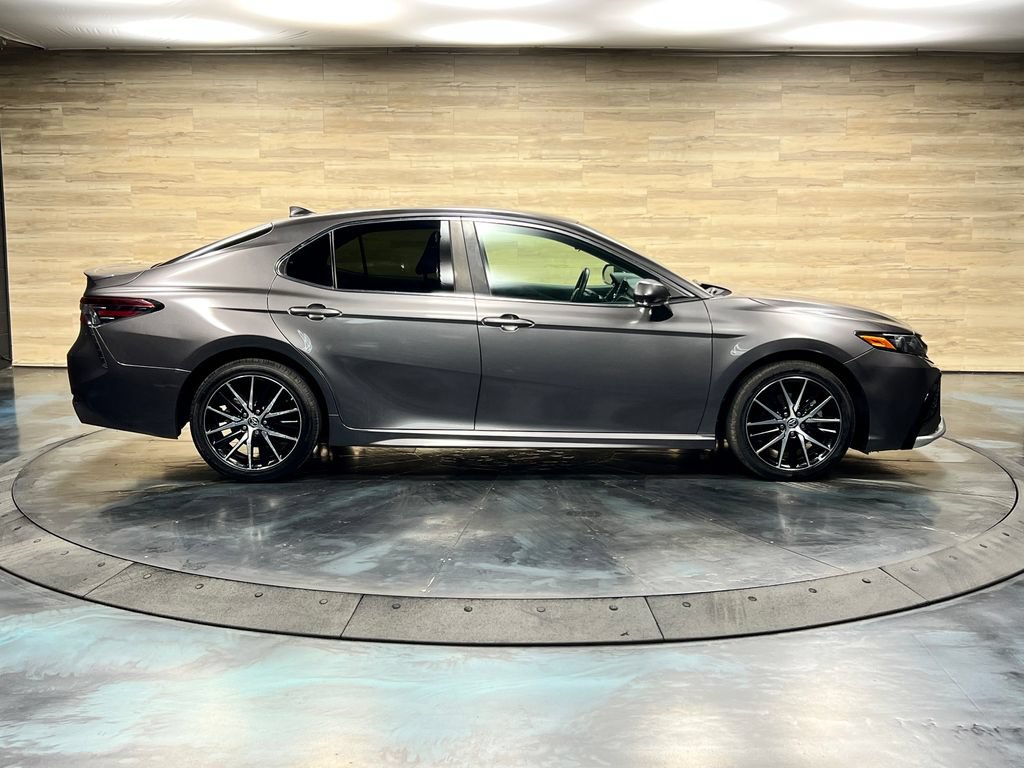 Used 2022 Toyota Camry SE w/ Carpet Mat Package (TMS) FWD image 25