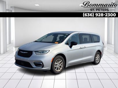 Used 2024 Chrysler Pacifica Touring-L
