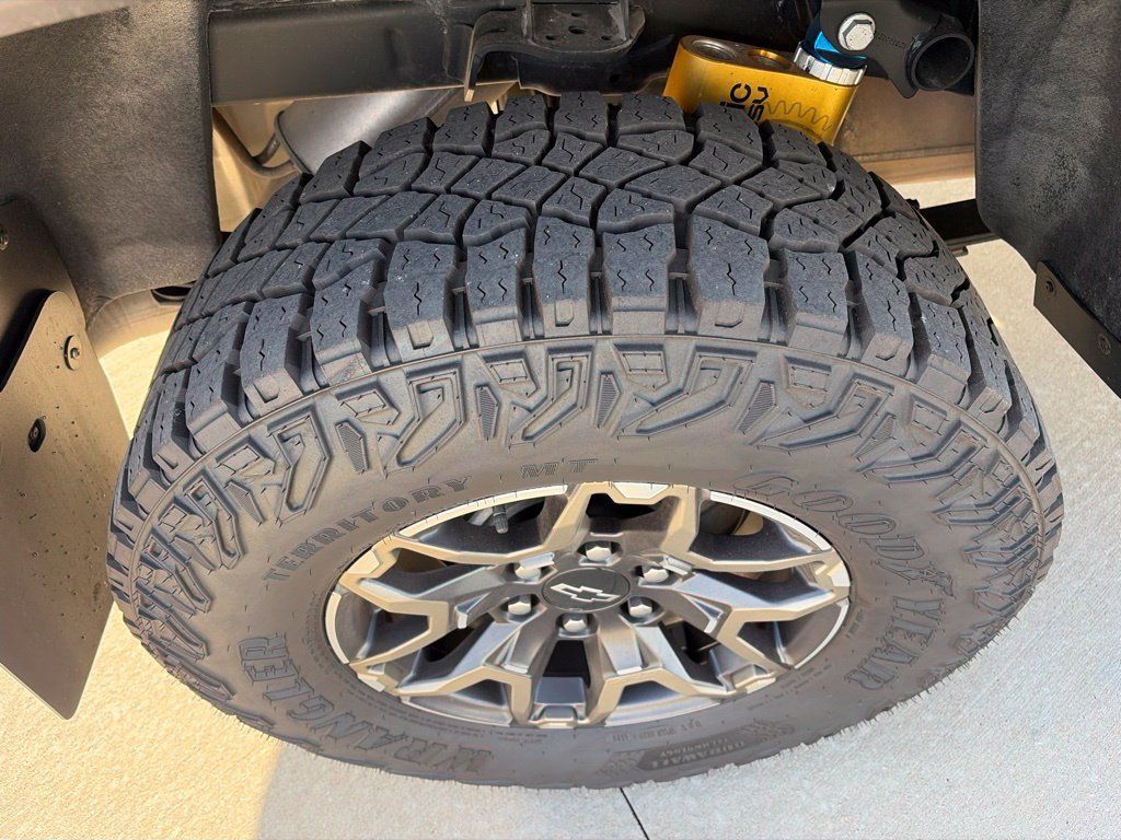 Used 2025 Chevrolet Colorado ZR2 w/ Technology Package AWD/4WD image 26