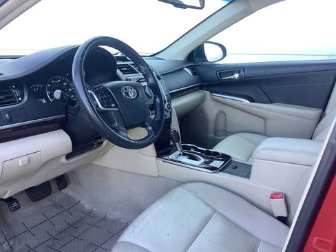 Used 2013 Toyota Camry XLE w/ Leather Pkg FWD image 3