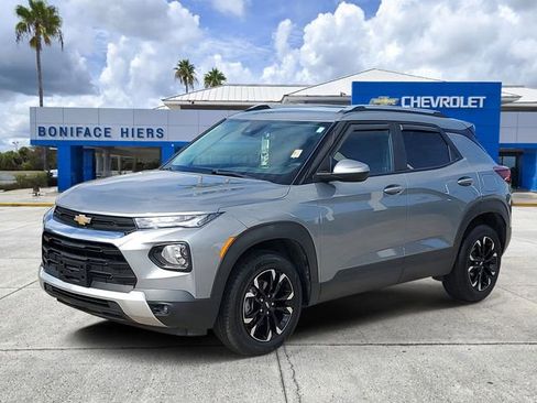 Used 2023 Chevrolet TrailBlazer LT AWD/4WD image 2