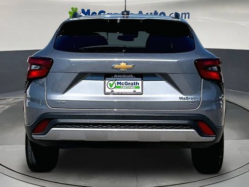Used 2025 Chevrolet Trax LT w/ LT Convenience Package FWD image 6