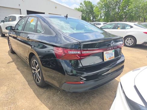 Used 2025 Volkswagen Jetta SE FWD image 8