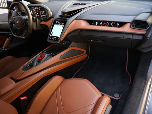 Used 2024 Lamborghini Revuelto AWD/4WD image 7