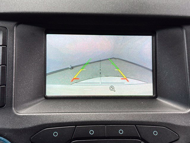 Used 2018 Ford Edge SE FWD image 3