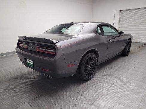 Used 2018 Dodge Challenger SXT image 9